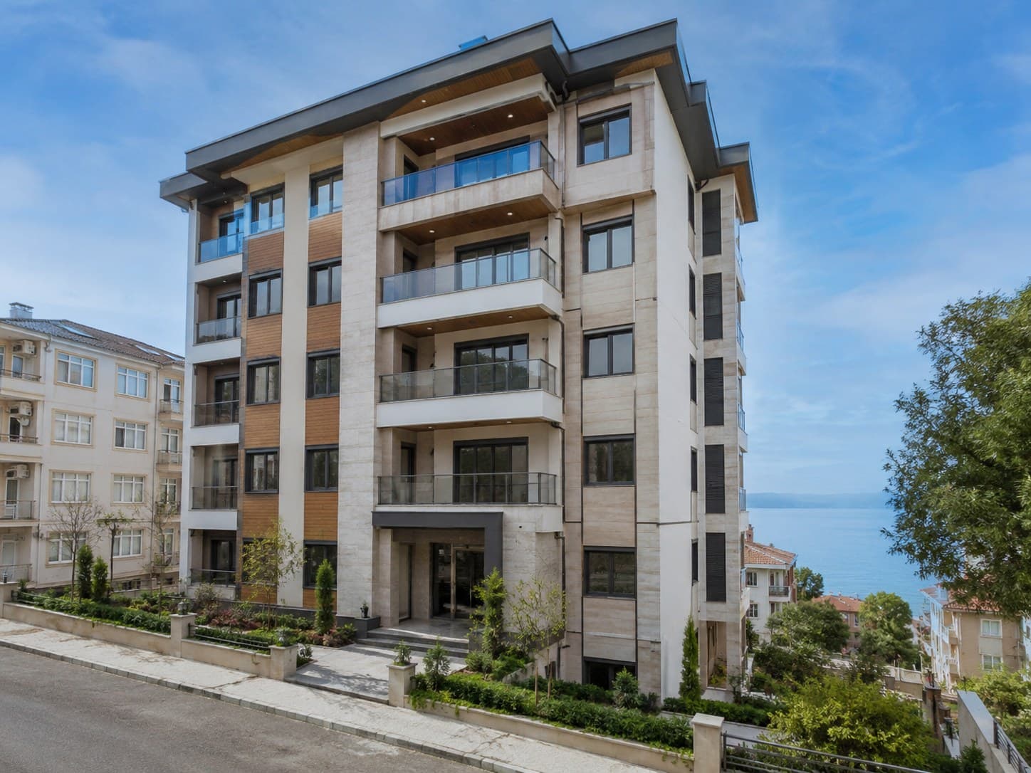 Cinarcik Hillside Family Apartments — view 6