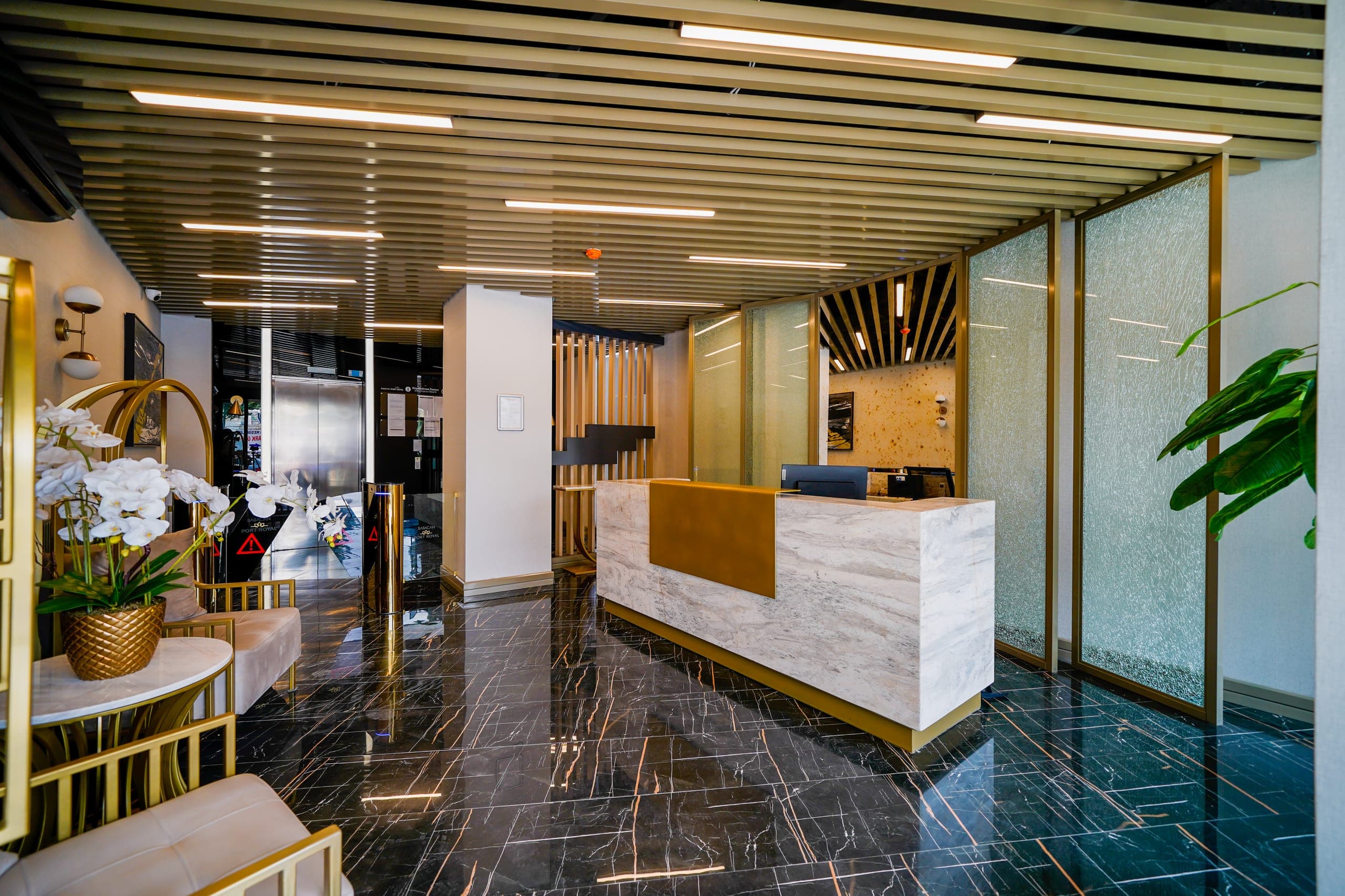 Royal E5 — view 8